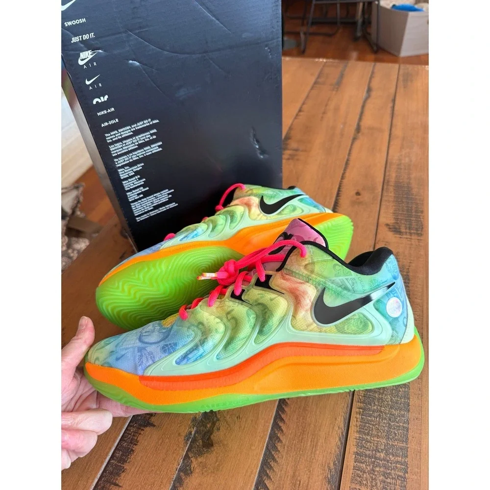 Nike while kevin